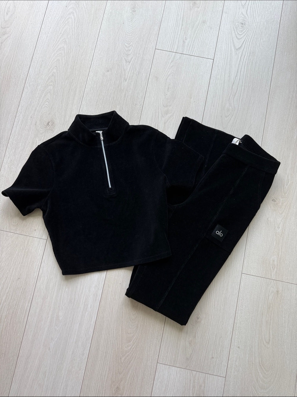 Alo Yoga Black Micro Cord Cropped Half-Zip Top & Flare Pant Set XS/S EUC